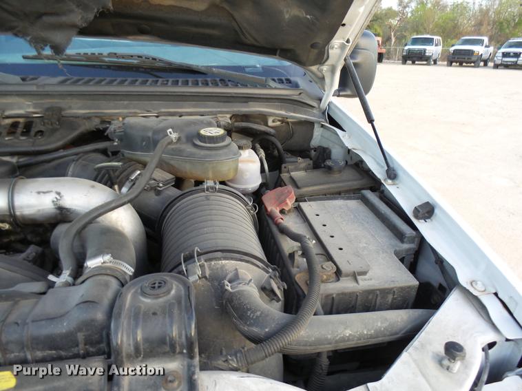 image for item DB2453 2004 Ford F350 Super Duty SuperCab pickup truck cab and chassis