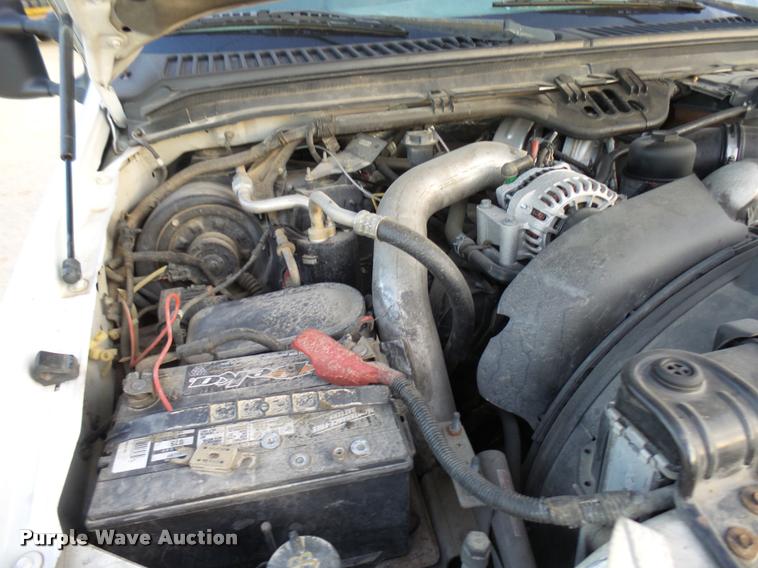 image for item DB2453 2004 Ford F350 Super Duty SuperCab pickup truck cab and chassis