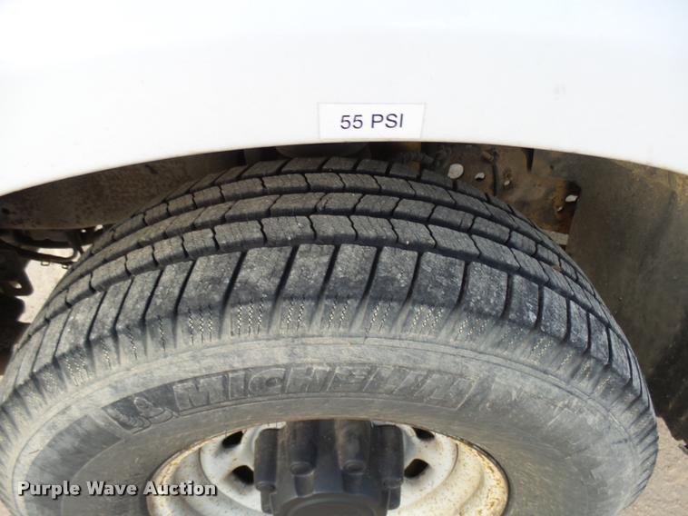 image for item DB2453 2004 Ford F350 Super Duty SuperCab pickup truck cab and chassis