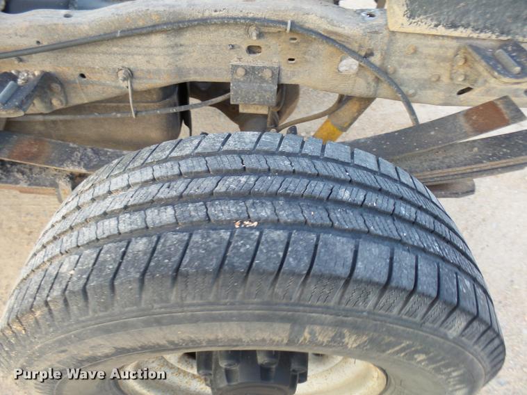 image for item DB2453 2004 Ford F350 Super Duty SuperCab pickup truck cab and chassis