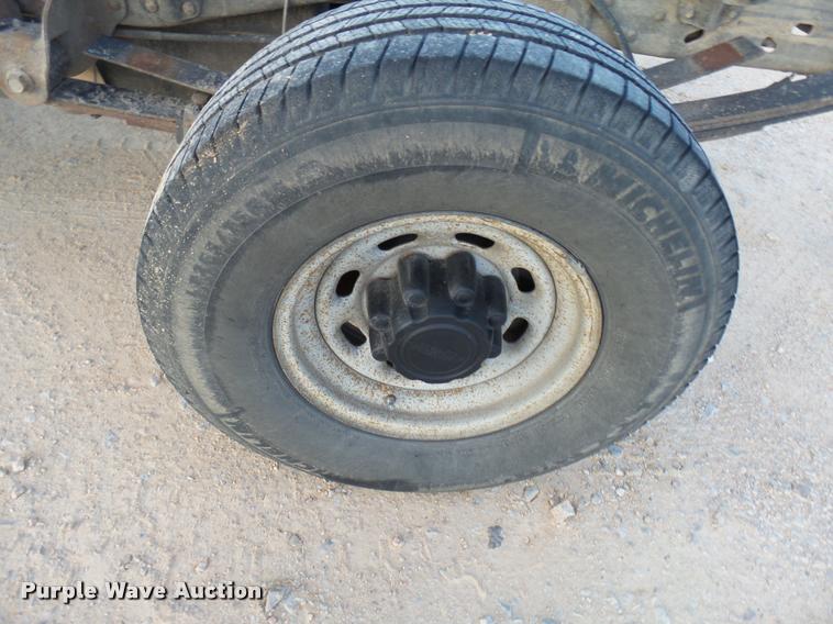 image for item DB2453 2004 Ford F350 Super Duty SuperCab pickup truck cab and chassis