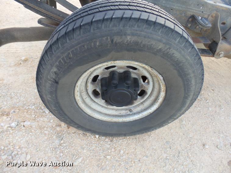 image for item DB2453 2004 Ford F350 Super Duty SuperCab pickup truck cab and chassis