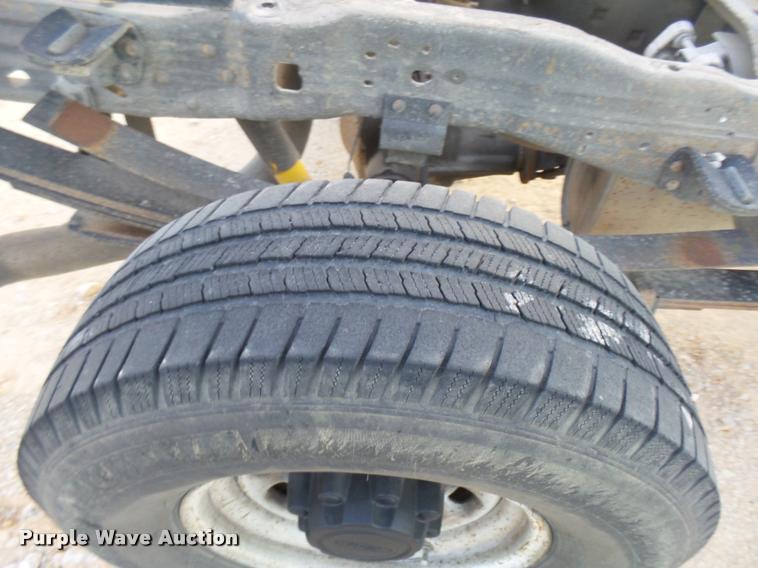 image for item DB2453 2004 Ford F350 Super Duty SuperCab pickup truck cab and chassis