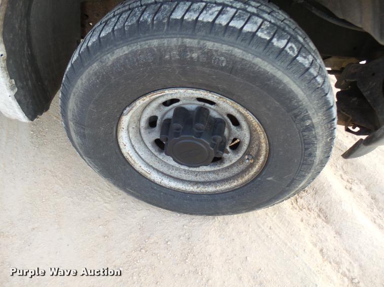 image for item DB2453 2004 Ford F350 Super Duty SuperCab pickup truck cab and chassis