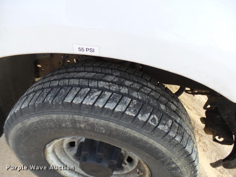 image for item DB2453 2004 Ford F350 Super Duty SuperCab pickup truck cab and chassis