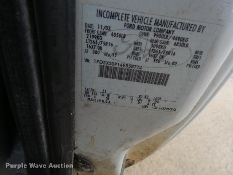 image for item DB2453 2004 Ford F350 Super Duty SuperCab pickup truck cab and chassis