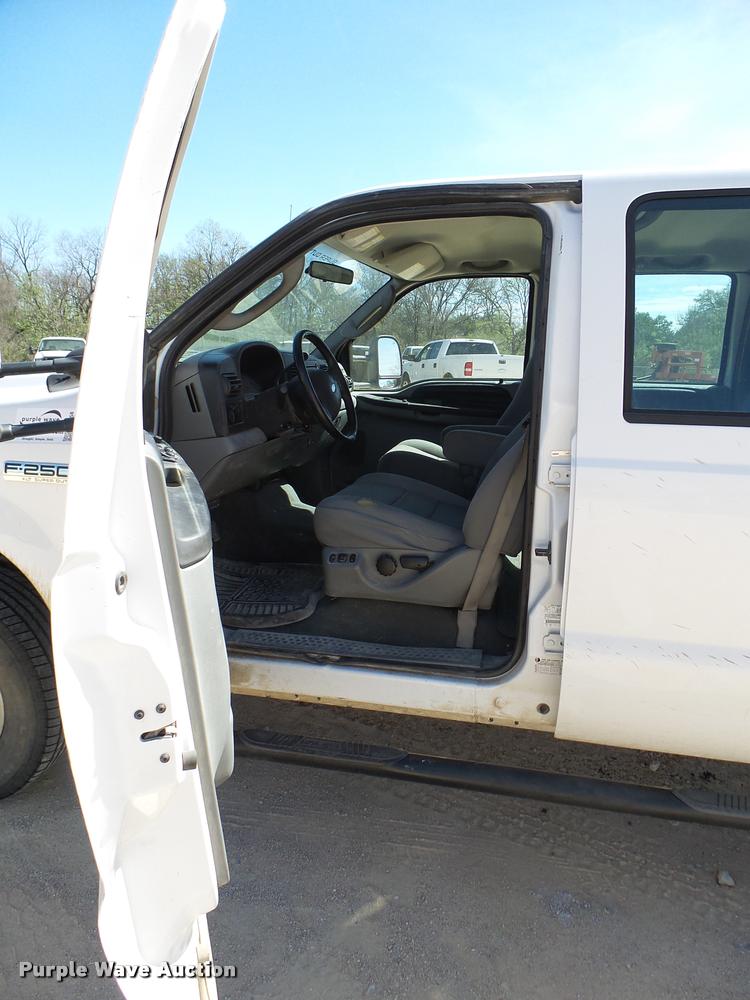 image for item DB2458 2007 Ford F250 Super Duty Crew Cab flatbed pickup truck