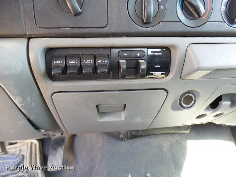 image for item DB2458 2007 Ford F250 Super Duty Crew Cab flatbed pickup truck