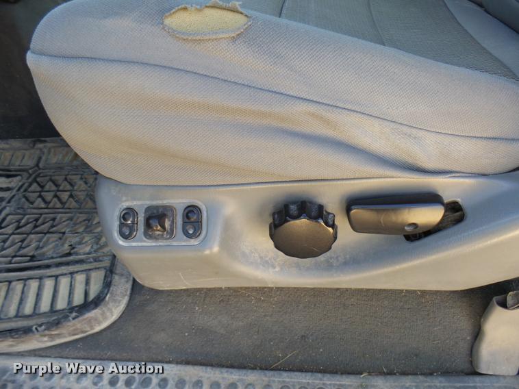 image for item DB2458 2007 Ford F250 Super Duty Crew Cab flatbed pickup truck