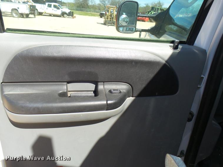 image for item DB2458 2007 Ford F250 Super Duty Crew Cab flatbed pickup truck