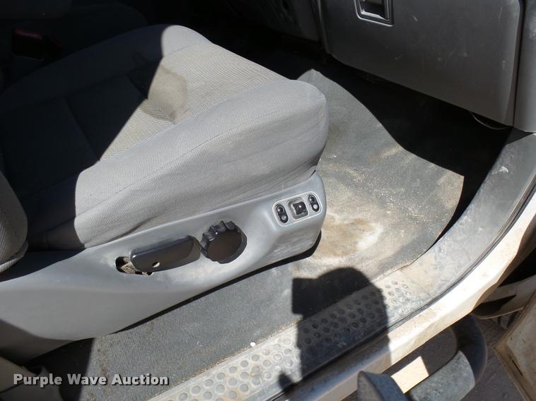 image for item DB2458 2007 Ford F250 Super Duty Crew Cab flatbed pickup truck