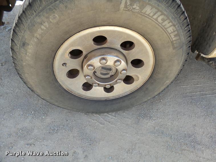 image for item DB2458 2007 Ford F250 Super Duty Crew Cab flatbed pickup truck