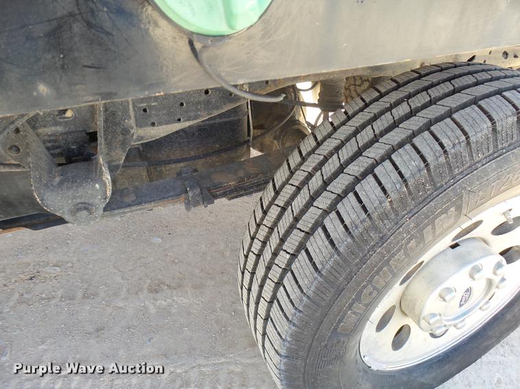 image for item DB2458 2007 Ford F250 Super Duty Crew Cab flatbed pickup truck