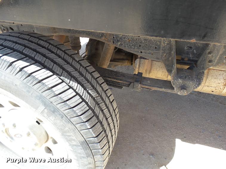 image for item DB2458 2007 Ford F250 Super Duty Crew Cab flatbed pickup truck