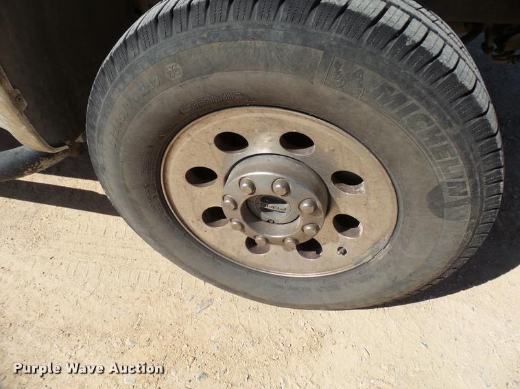 image for item DB2458 2007 Ford F250 Super Duty Crew Cab flatbed pickup truck