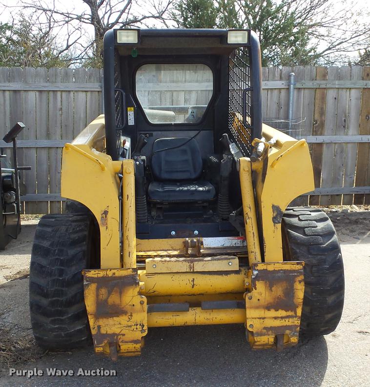 image for item DB3800 1999 John Deere 250 skid steer