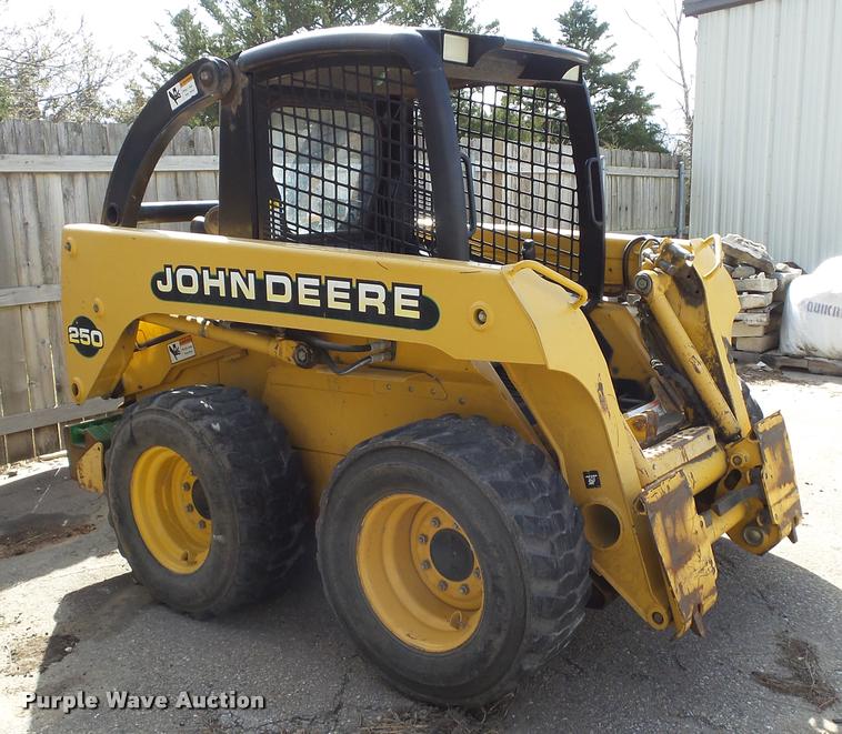 image for item DB3800 1999 John Deere 250 skid steer