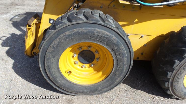image for item DB3800 1999 John Deere 250 skid steer