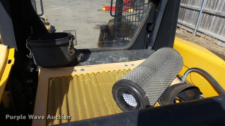 image for item DB3800 1999 John Deere 250 skid steer