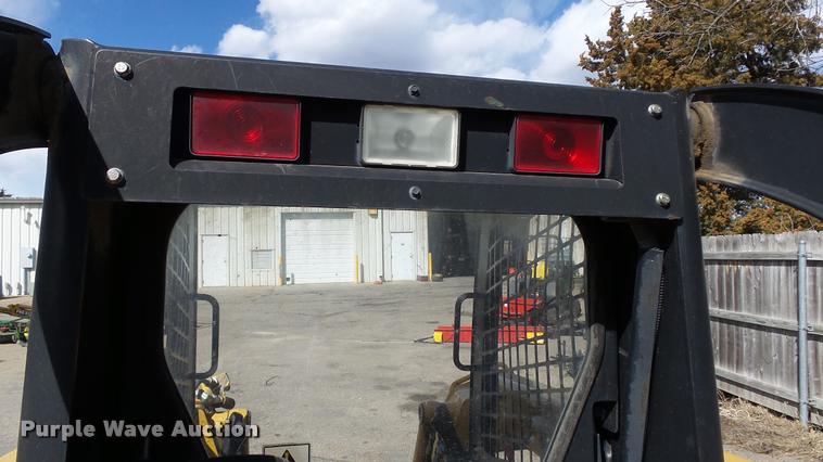 image for item DB3800 1999 John Deere 250 skid steer