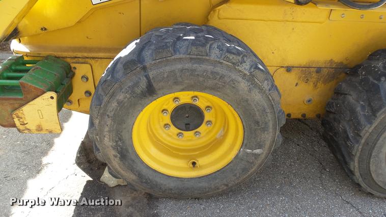 image for item DB3800 1999 John Deere 250 skid steer