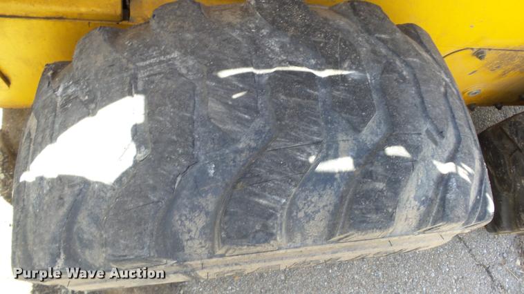 image for item DB3800 1999 John Deere 250 skid steer