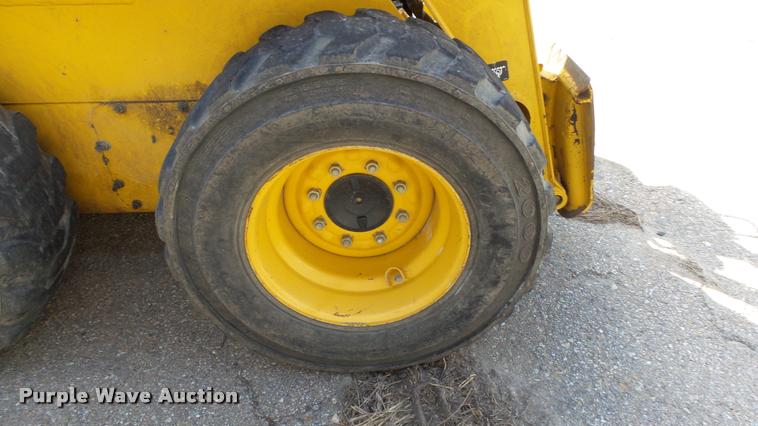 image for item DB3800 1999 John Deere 250 skid steer