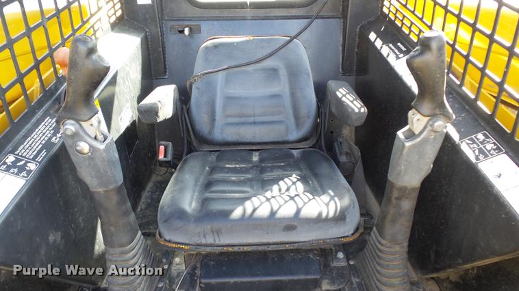 image for item DB3800 1999 John Deere 250 skid steer