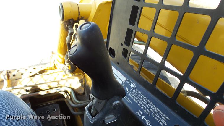 image for item DB3800 1999 John Deere 250 skid steer