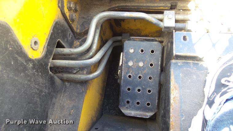image for item DB3800 1999 John Deere 250 skid steer