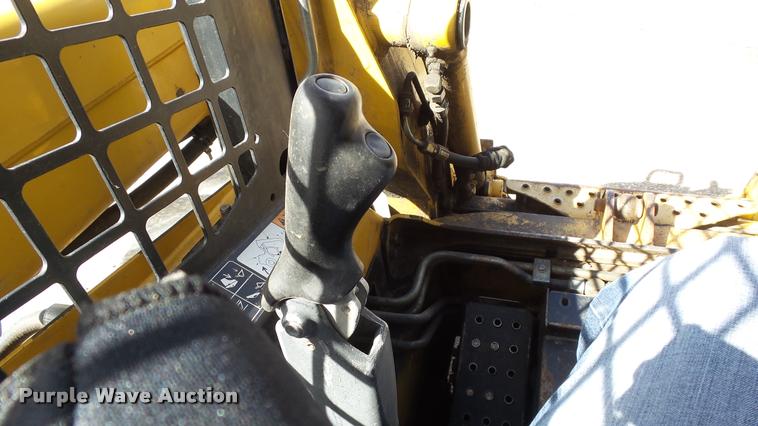 image for item DB3800 1999 John Deere 250 skid steer