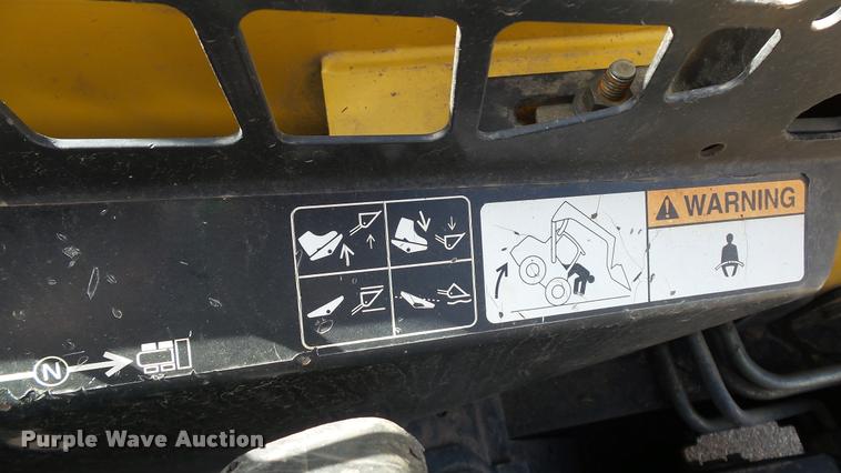 image for item DB3800 1999 John Deere 250 skid steer
