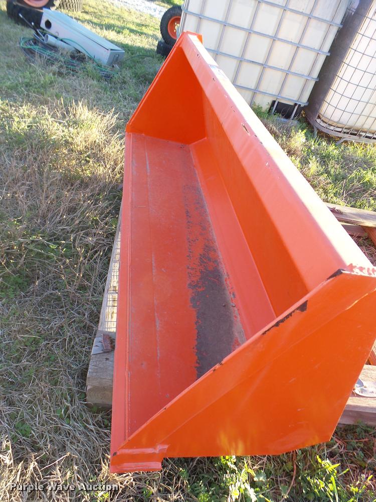 image for item DG9697 Kubota L2243 bucket