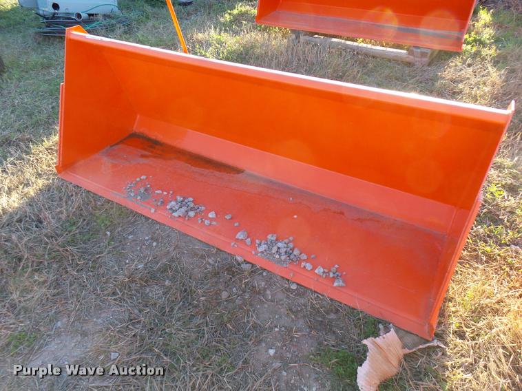 image for item DG9698 Kubota M1047 bucket
