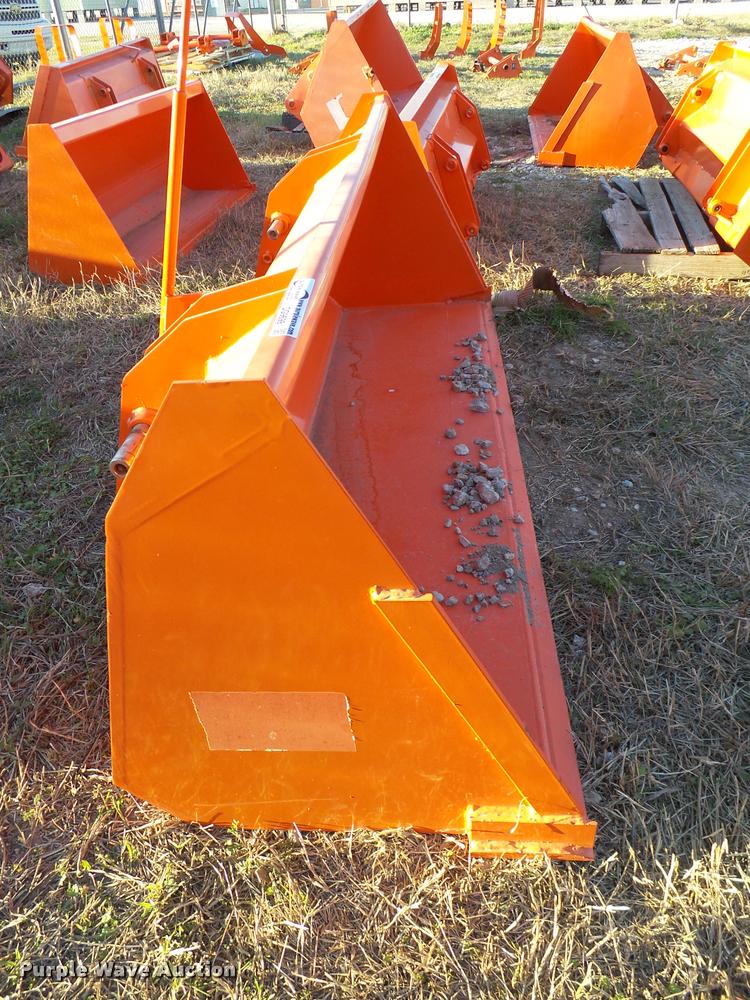 image for item DG9698 Kubota M1047 bucket