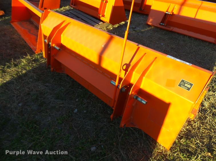 image for item DG9698 Kubota M1047 bucket