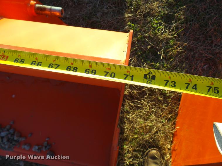 image for item DG9698 Kubota M1047 bucket