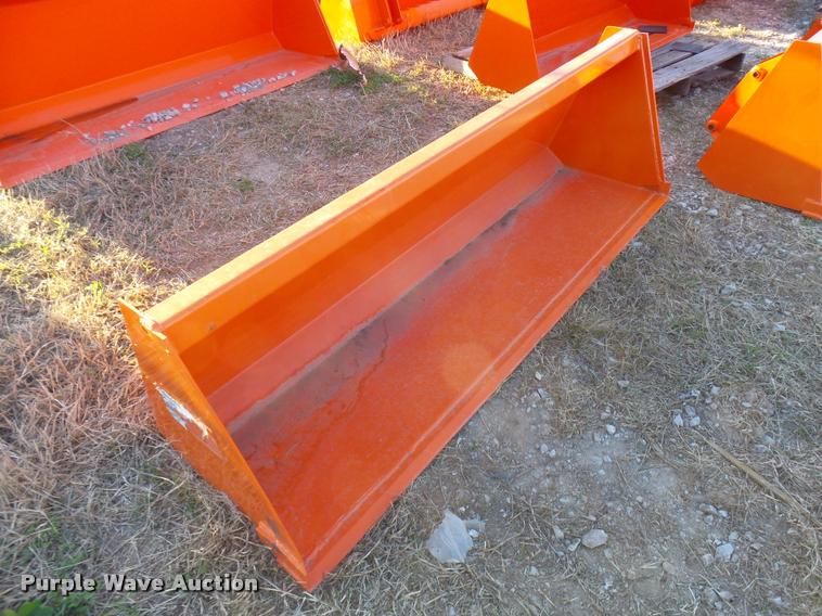 image for item DG9699 Kubota L2276 bucket