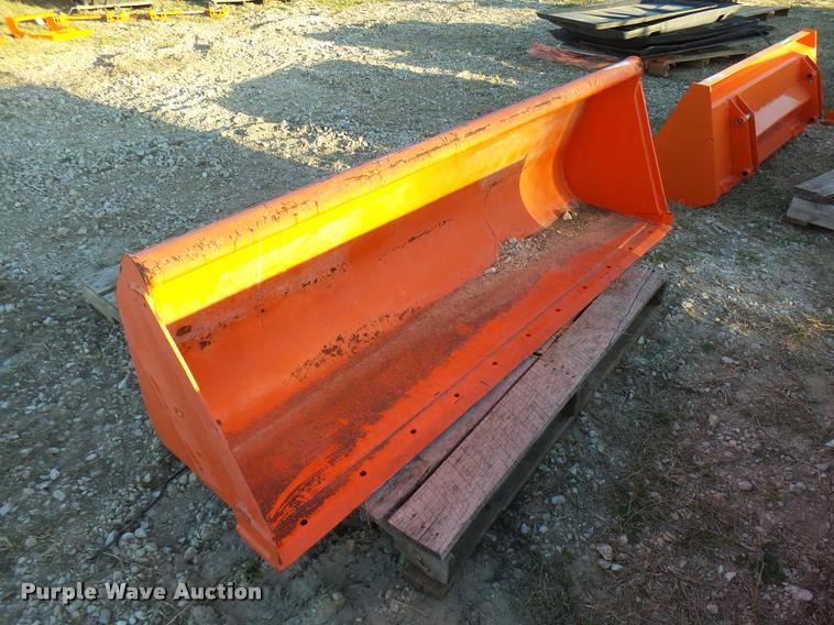 image for item DG9700 KUbota L2293 bucket