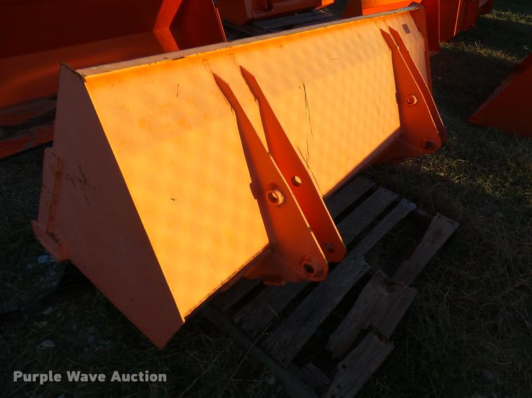 image for item DG9702 Kubota M1282 bucket