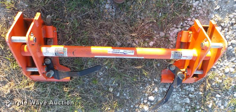 image for item DG9708 Kubota TL1709A quick attach bracket