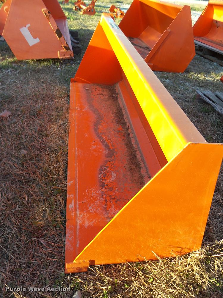 image for item DG9722 Kubota loader bucket
