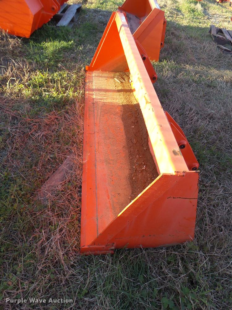 image for item DG9724 Kubota L2263 bucket