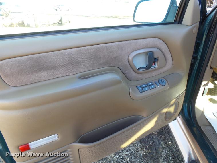 image for item DH9506 1995 Chevrolet Tahoe SUV