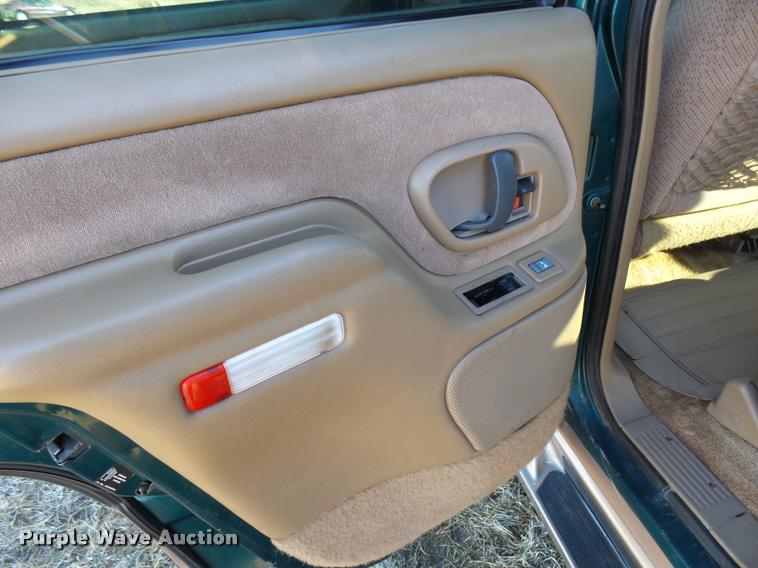 image for item DH9506 1995 Chevrolet Tahoe SUV
