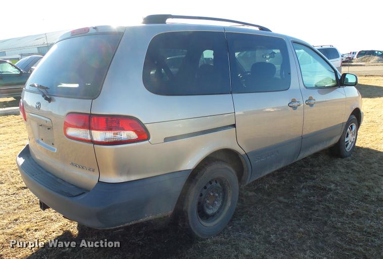image for item DH9507 2002 Toyota Sienna CE van