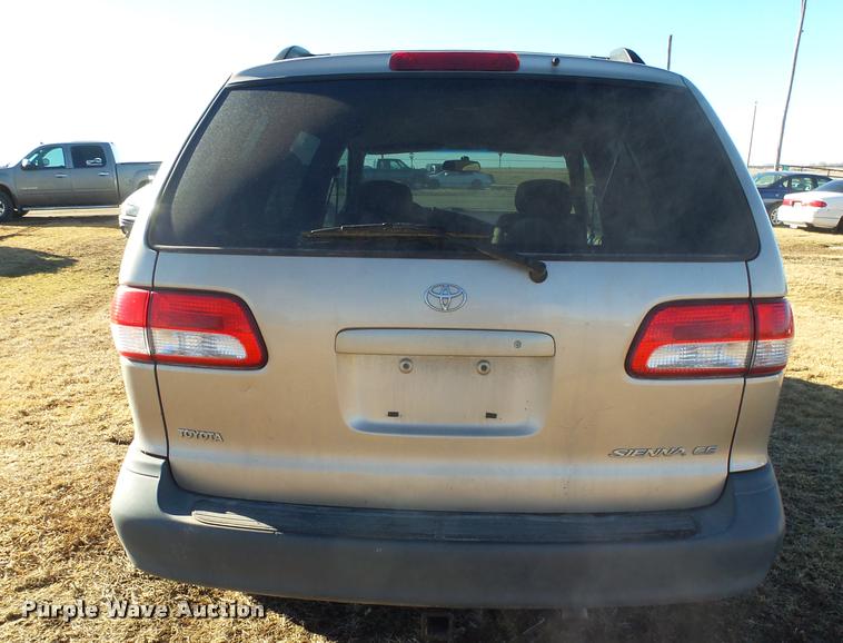 image for item DH9507 2002 Toyota Sienna CE van