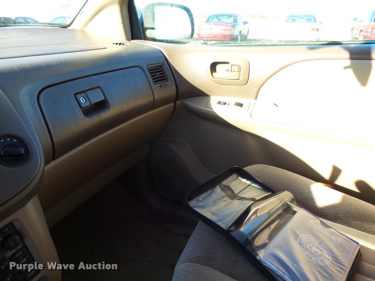 image for item DH9507 2002 Toyota Sienna CE van