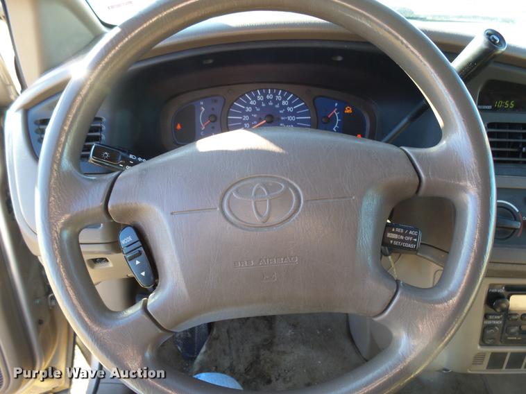 image for item DH9507 2002 Toyota Sienna CE van