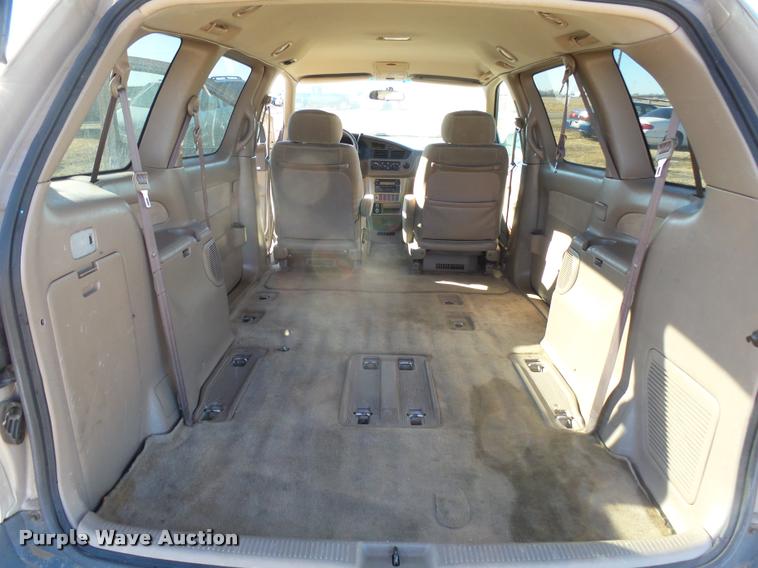 image for item DH9507 2002 Toyota Sienna CE van